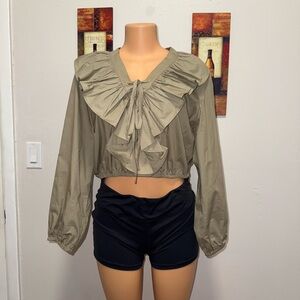 DAZY brand ruffle front crop top size L excellent condition
